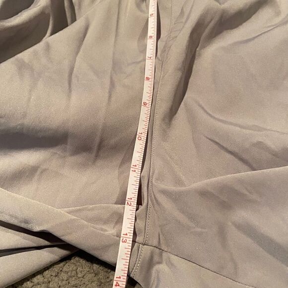 Under Armour Grey & Red Men’s Shorts Size X Large Basketball Shorts - Picture 6 of 10